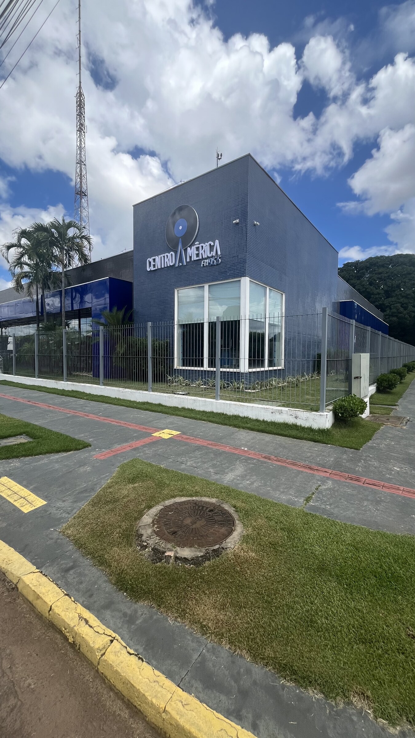 Centro América FM Sinop - Easy